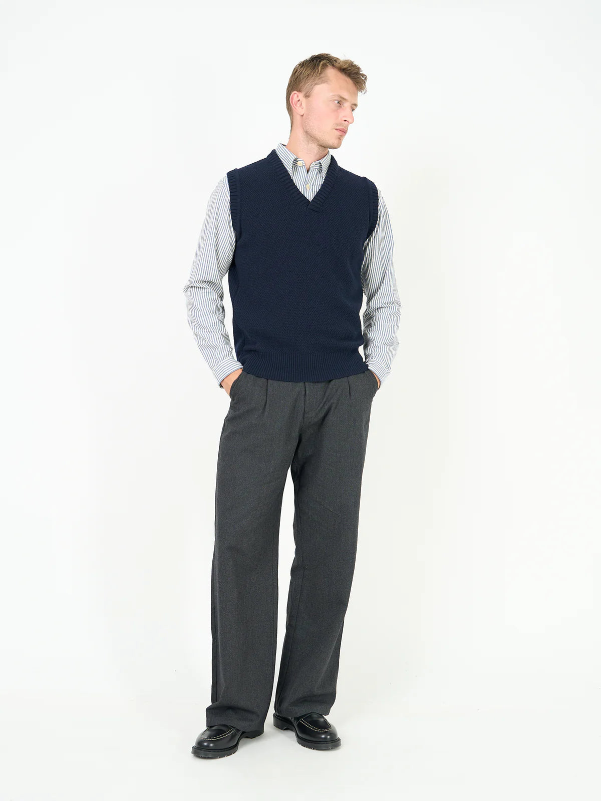 Graves V Neck Vest - Navy