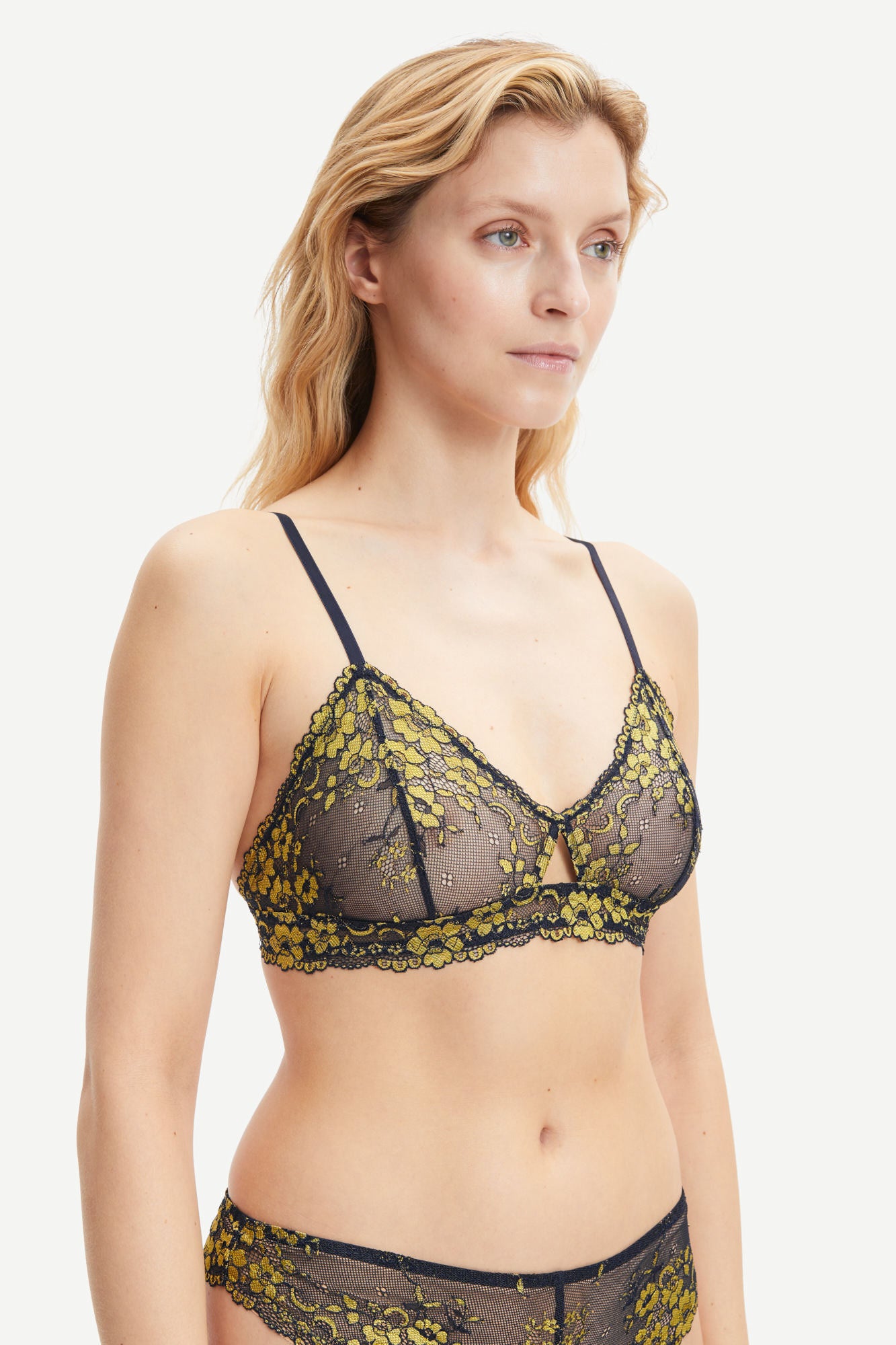 Gunilla Bra - Salute