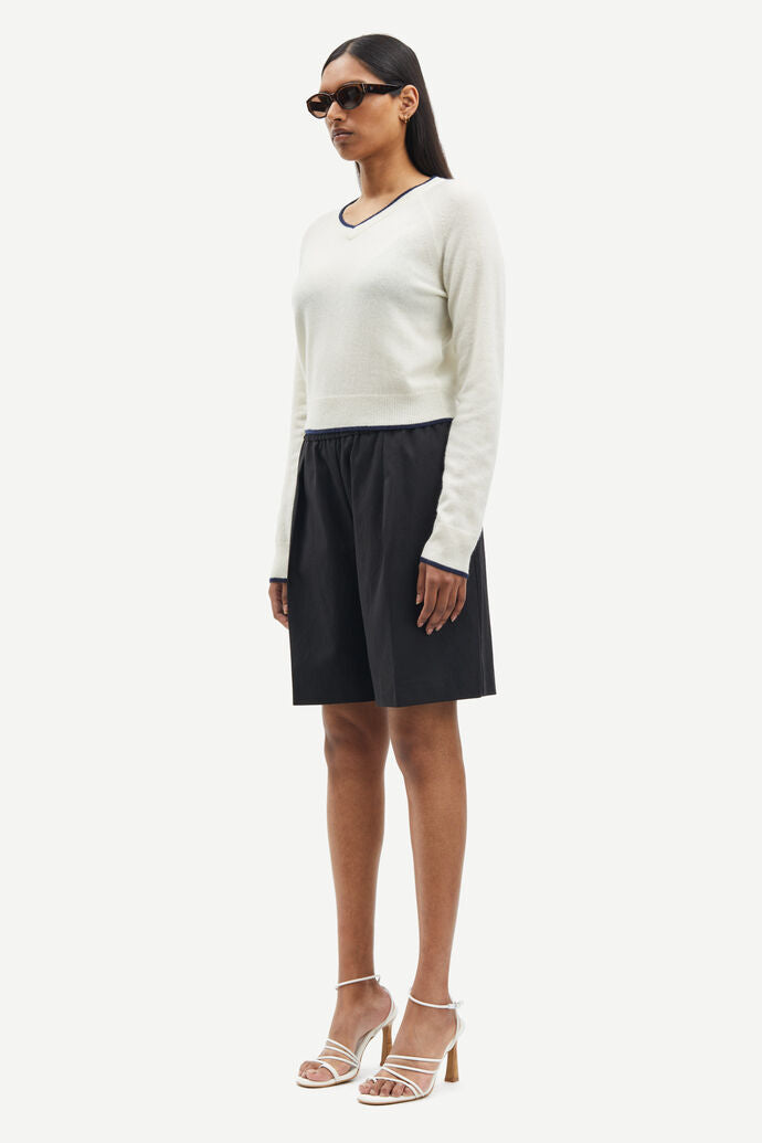 Sasalome V-Neck - Solitary Star