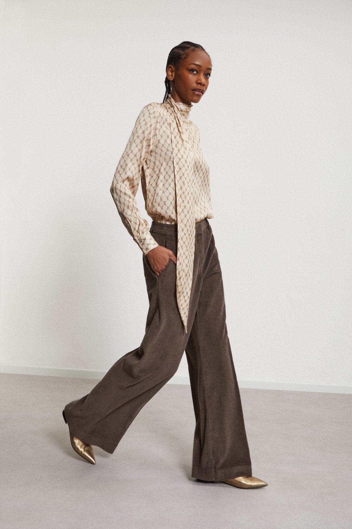 
                  
                    Cord Trousers - Ebano
                  
                