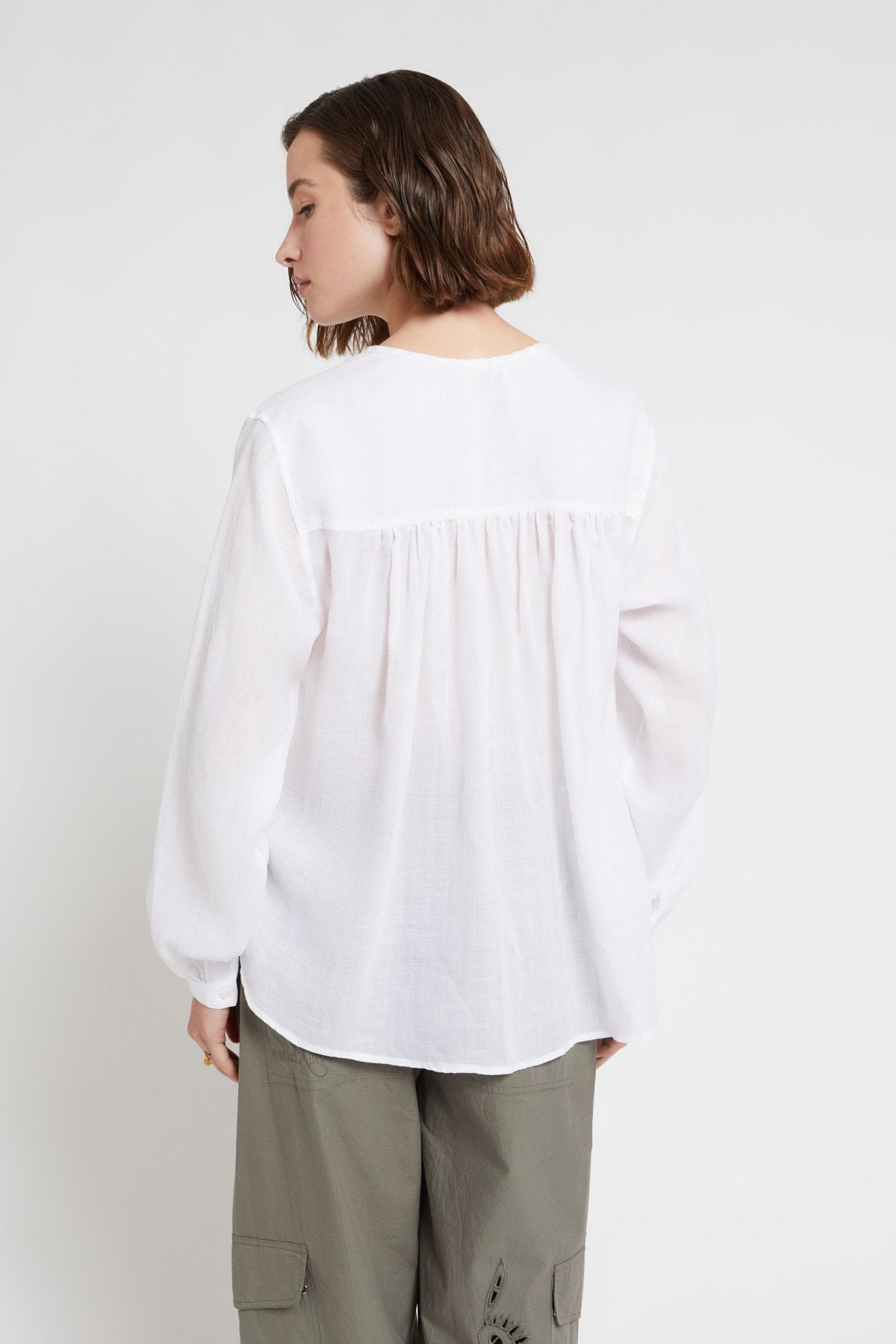 
                  
                    Pleated Blouse - Blanco
                  
                