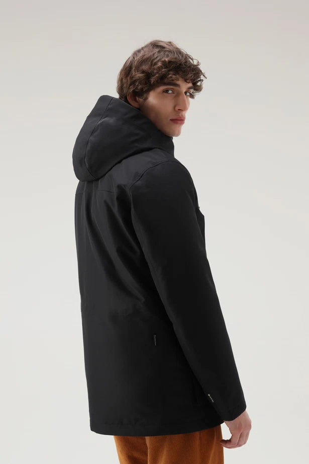 
                  
                    Mountain GORE-TEX Parka - Black
                  
                