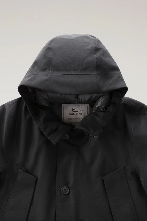 
                  
                    Mountain GORE-TEX Parka - Black
                  
                