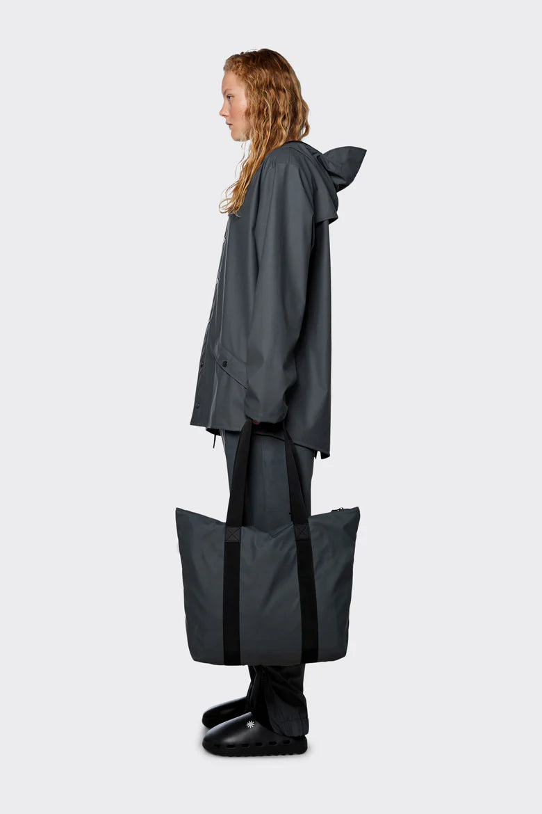 Rains tote new arrivals rush